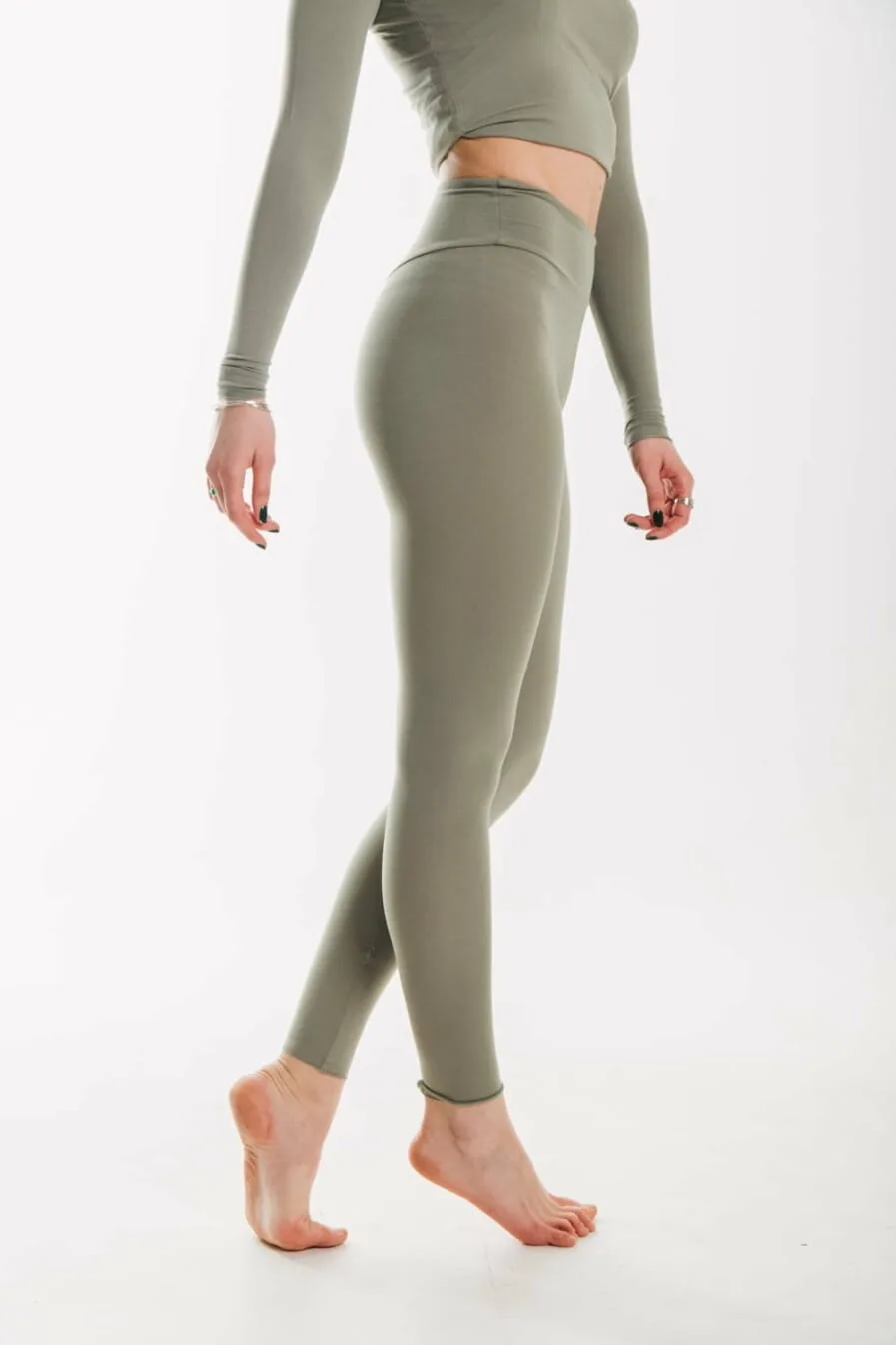 m50_second_skin_olive_leggings_2