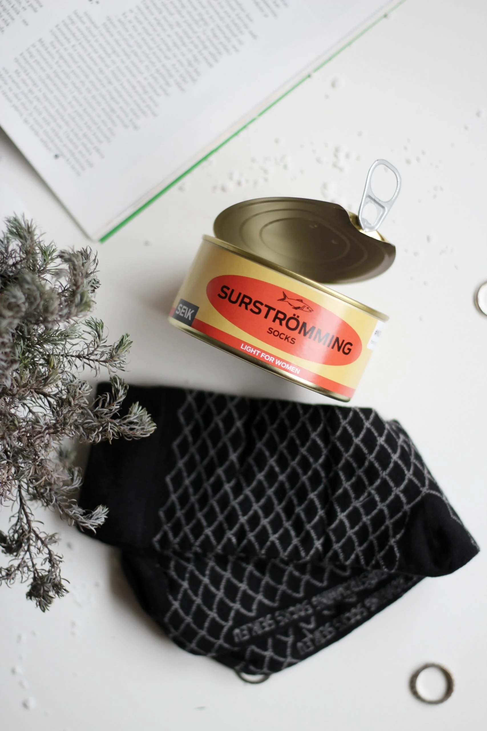 SEIK SURSTRÖMMING CANNED FISH SOCKS #NOFISH (SIZE 40 – 46, MEN) SEIK SURSTRÖMMING CANNED FISH SOCKS #NOFISH (SIZE 40 – 46, MEN)