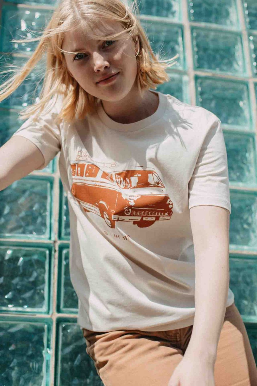Vaira Vīksne Unisex T-krekls RAF BUSIŅŠ, Vintage Balts
