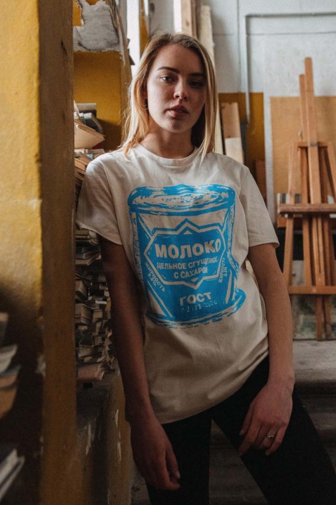 Vaira Vīksne Unisex T-krekls “Iebiezināts Piens” - Mолоко - Vintage Balts