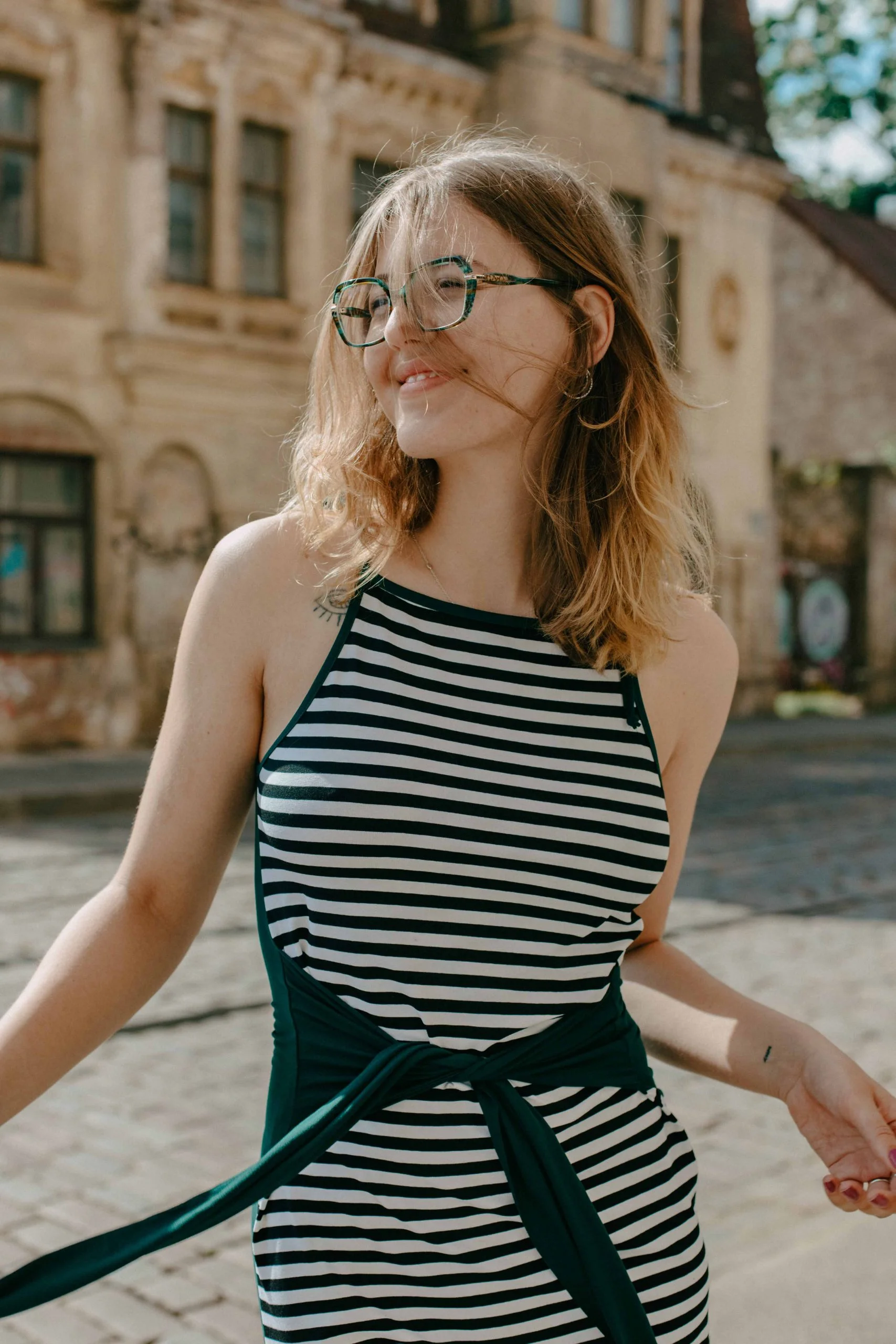 M50 Kleita Dieviete melni Svītraina / meža Zaļa M50 Kleita Dieviete melni Svītraina / meža Zaļa