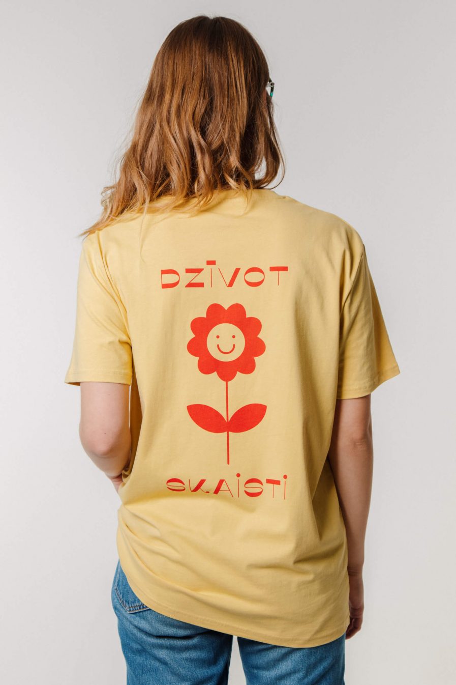 Vaira Vīksne Unisex Organic Cotton T-shirt "Dzīvot skaisti" Jojoba