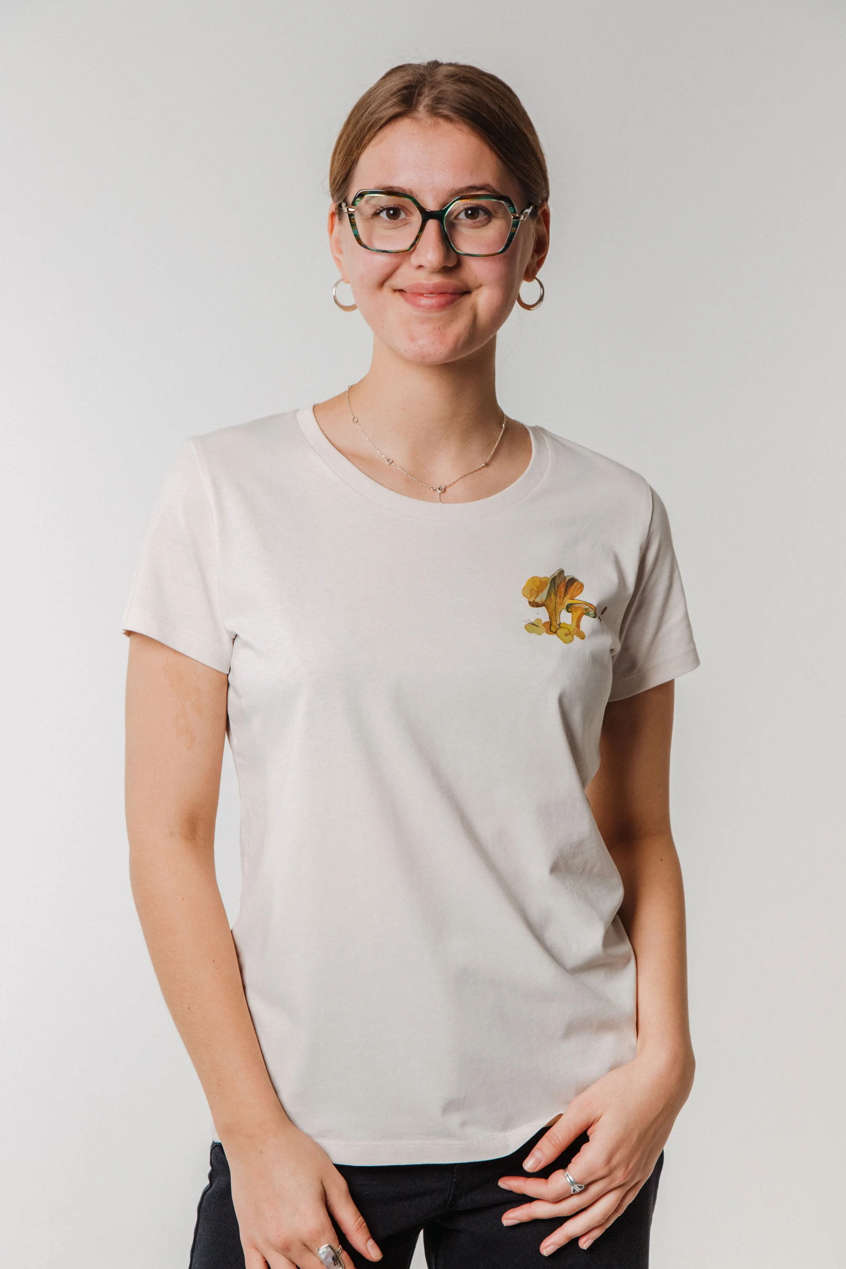 M50 x Zane Veldre Organiskas kokvilnas t-krekls GAILENES