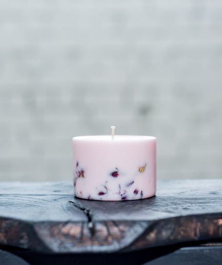 TL Candles Sojas vaska svece ar Rožu – medus aromātu – Rozā
