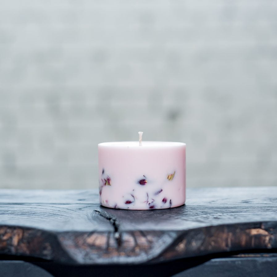 TL Candles Sojas vaska svece ar Rožu – medus aromātu – Rozā