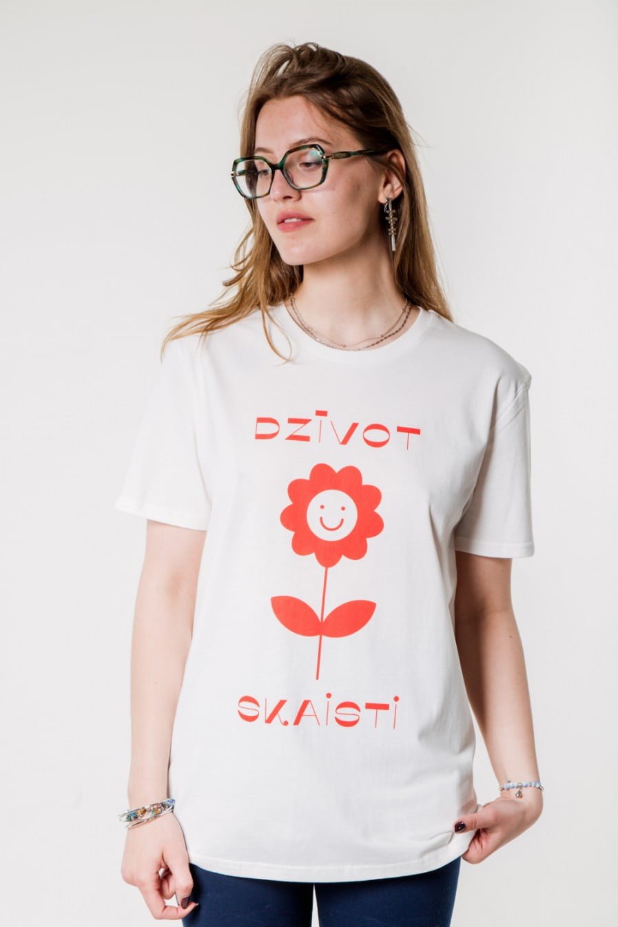 M50 SwVaira Vīksne Unisex Organic Cotton T-shirt “Dzīvot skaisti” Whiteeater | Gray