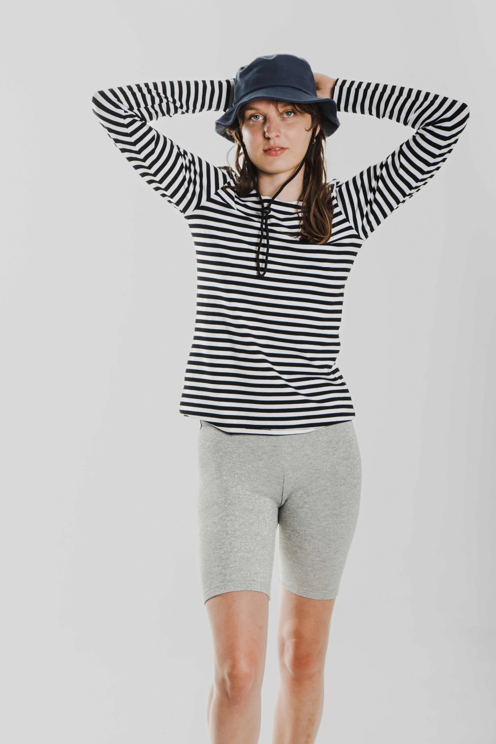 M50 BIKERšorti Šampanieša krāsā ar spīdumiem