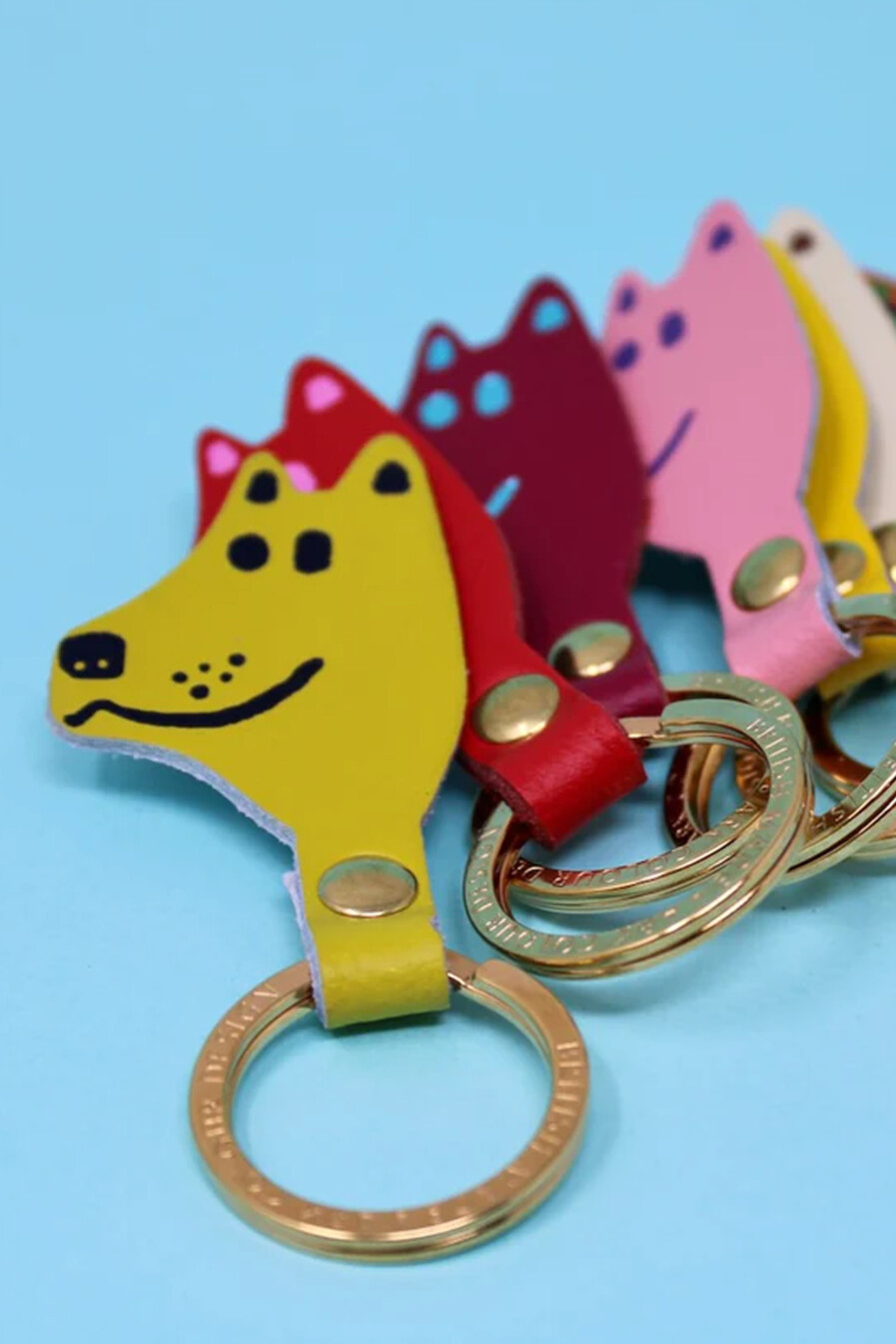 ARK COLOUR DESIGN Atslēgu piekariņš DOG HEAD | Tumši sarkans