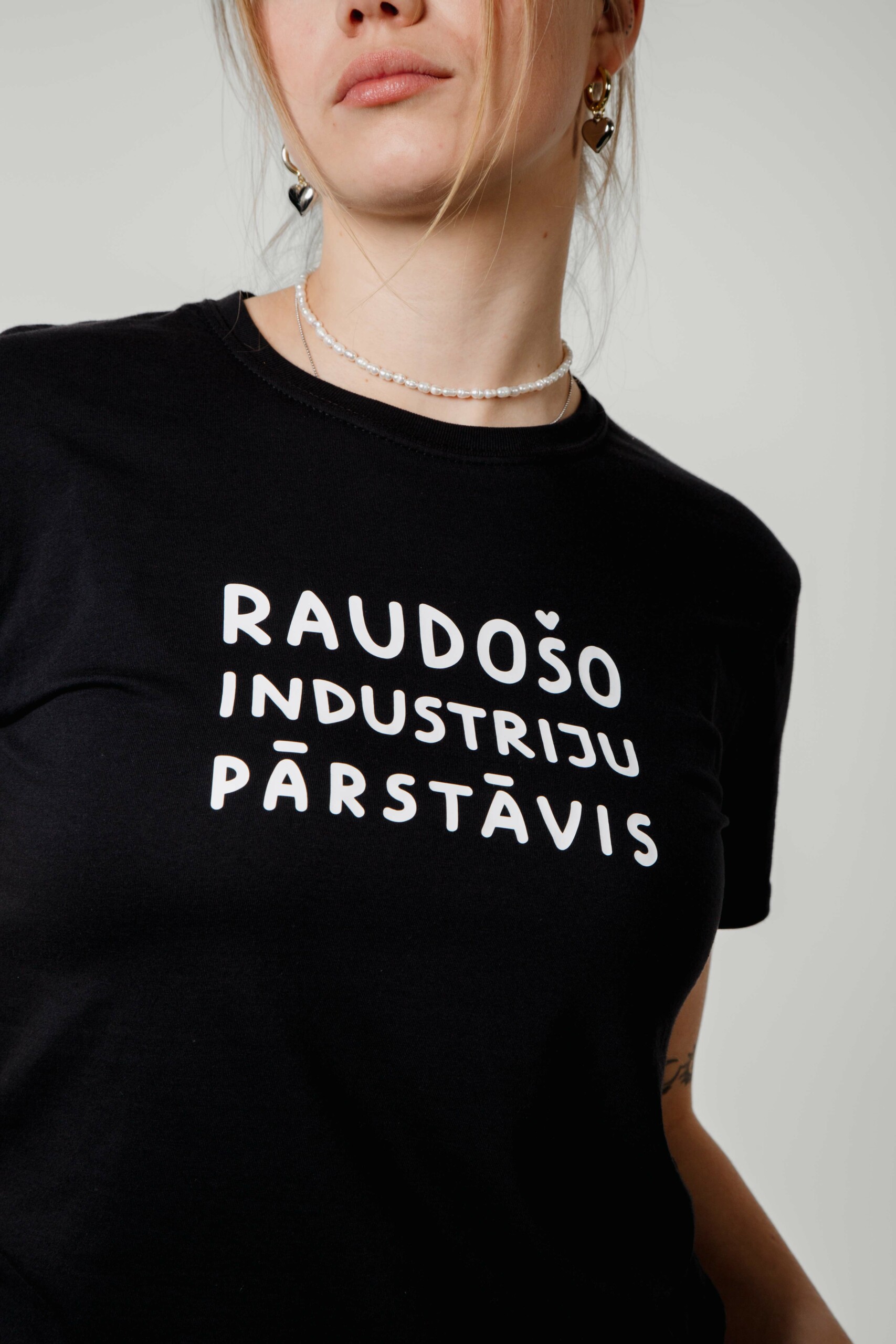 iidziiba Unisex t-shirt RAUDOŠO INDUSTRIJU PĀRSTĀVIS