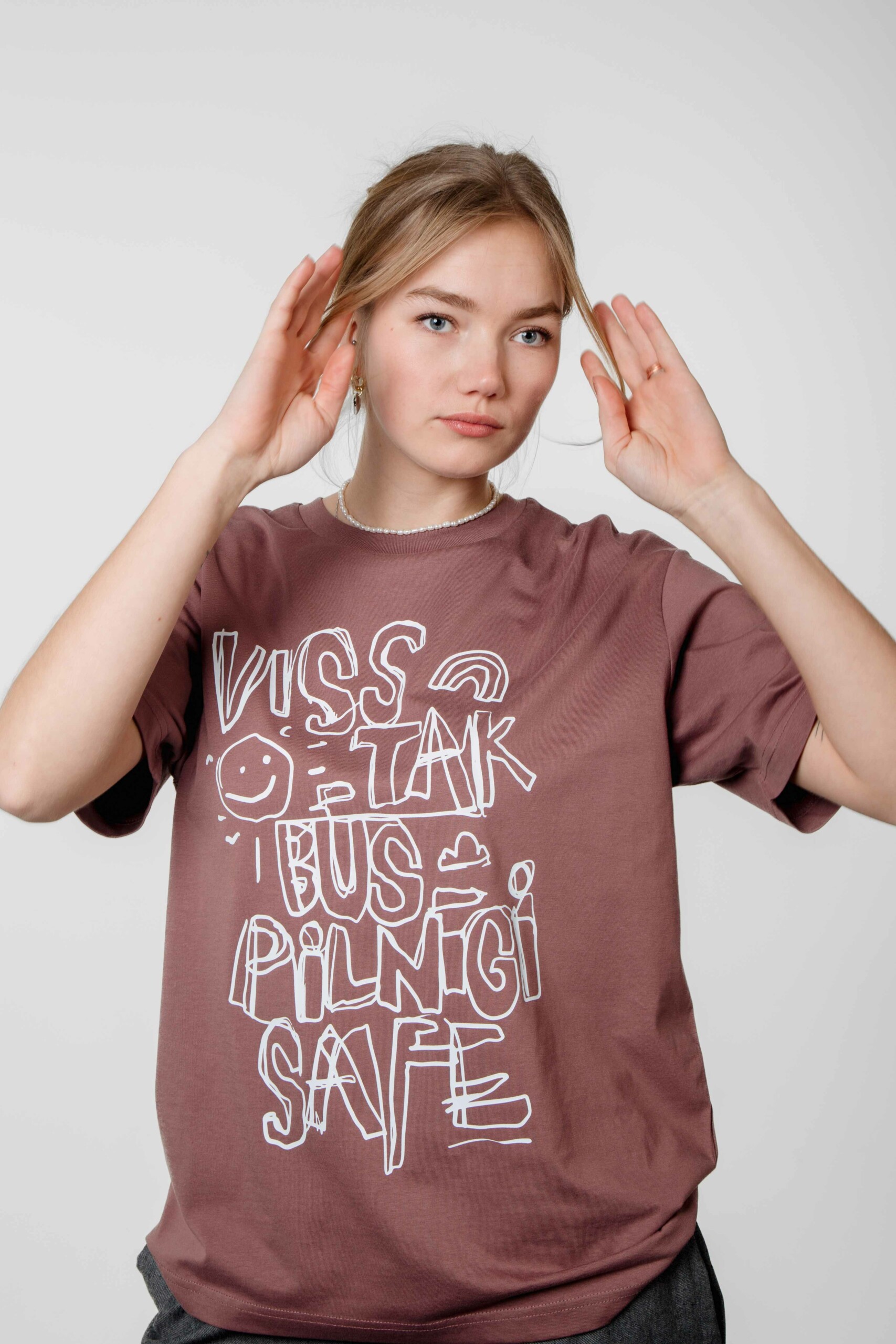 VAIRA VĪKSNE Organic cotton t-shirt VISS TAK BŪS SAFE