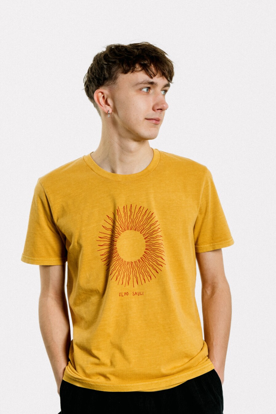 VairaViksne-t-shirt-t-krekls-unisex-yellow-dzeltens-elpo-sauli-kokvilna-1