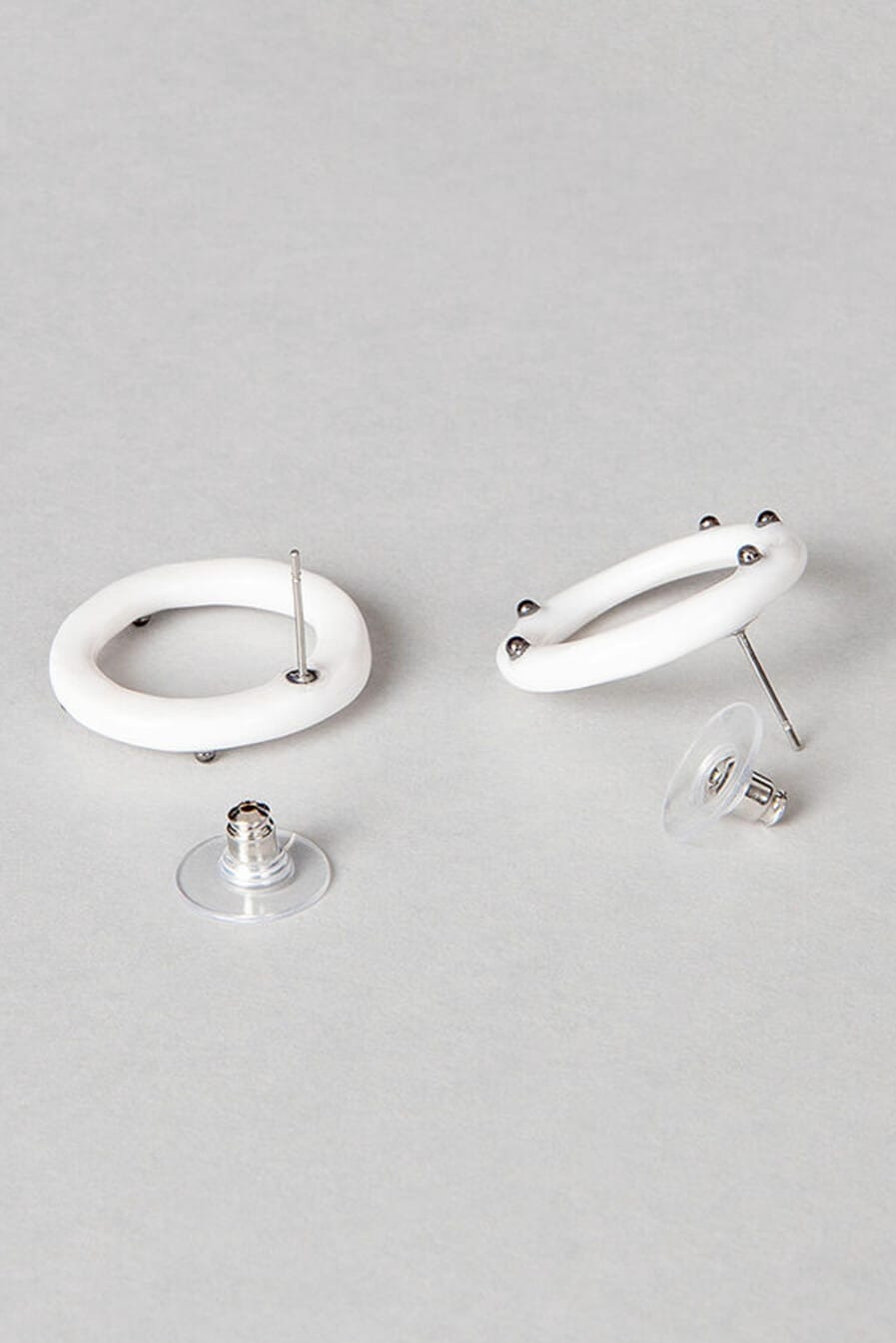 ABE Earrings white circle with black accents