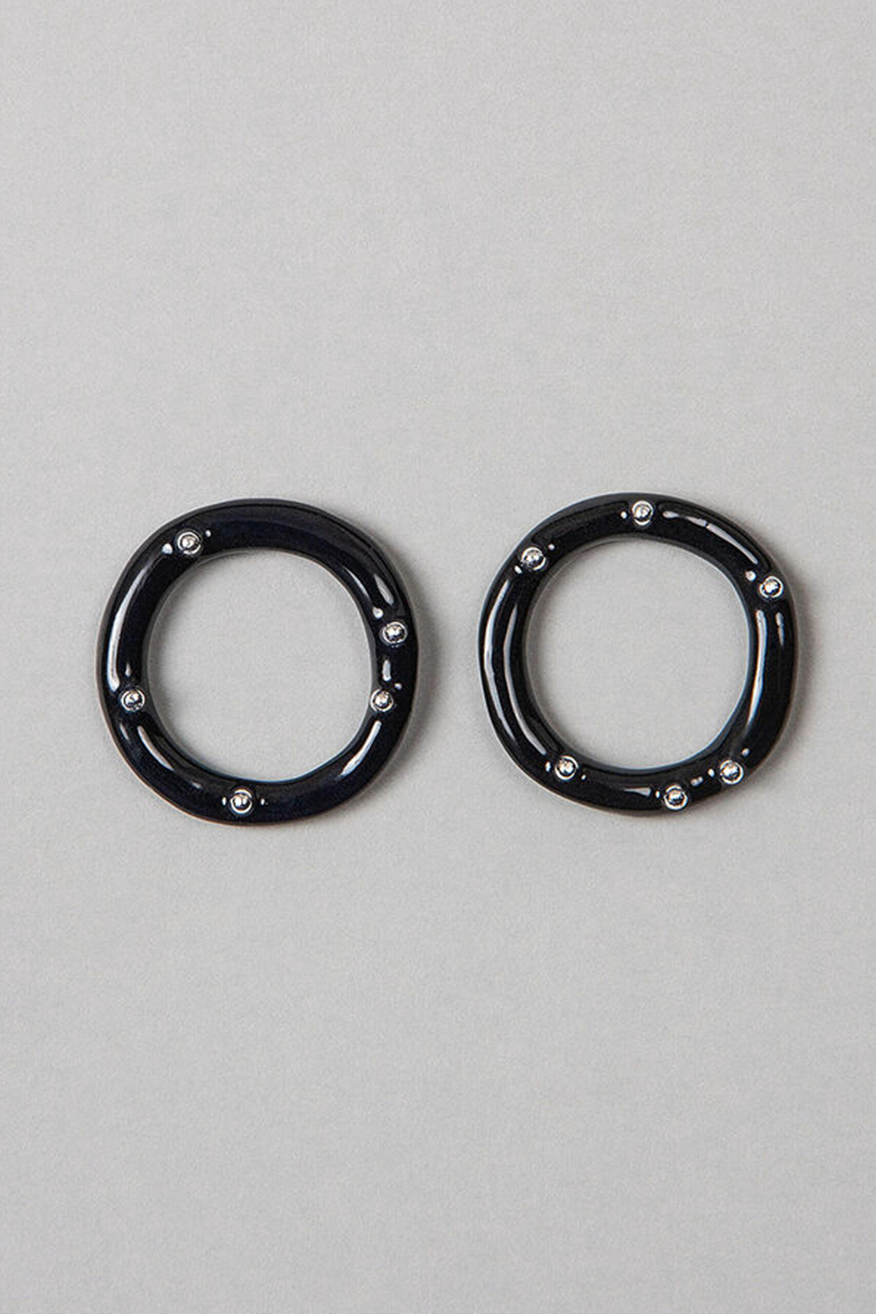 ABE Earrings black circle with silver accents