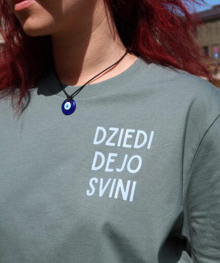 M50 Organiskas Kokvilnas T-Krekls | DZIEDI DEJO SVINI