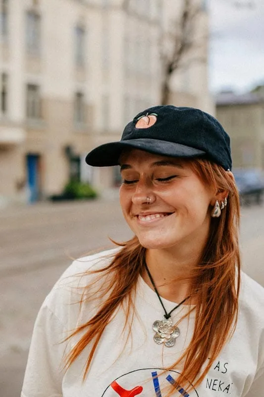 M50 x Vaira Vīksne Velveta kepons PERSIKS | Melns