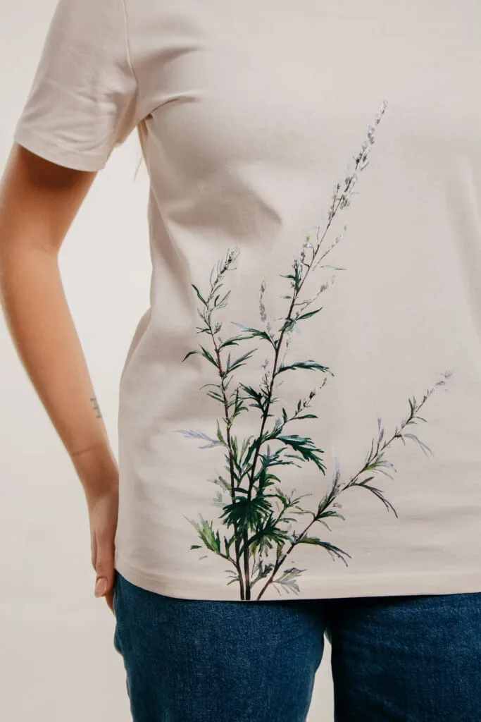 Ieva-kampe-krumholca-M50-t-krekls-organiska-kokvilna-unisex-desrt-vintage-white-balts-vibotne-1