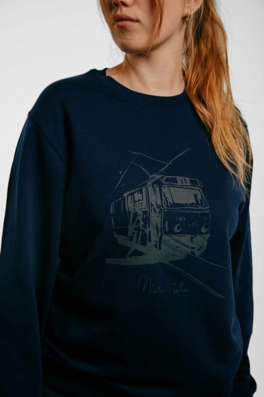 M50 Unisex Organiskas Kokvilnas Brīva Griezuma Džemperis 11. tramvajs | Tumši zils