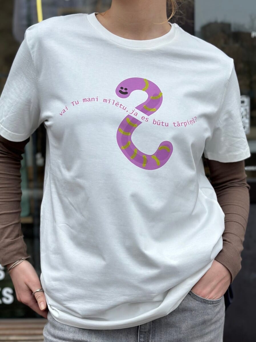 M50-tārpins-unisex-worm-t-krekls-balts-white-1