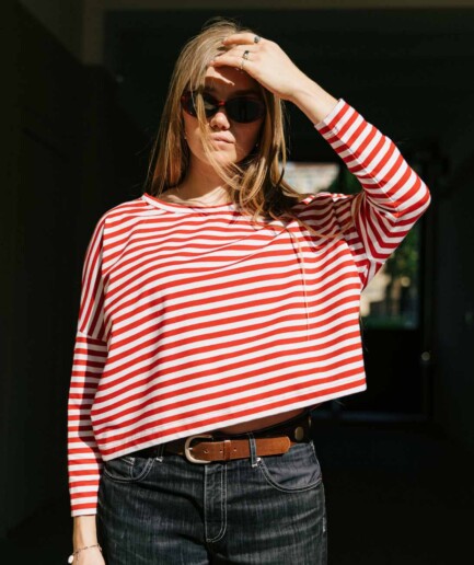 M50 Brīva Piegriezuma Tops | Sarkanas strīpas