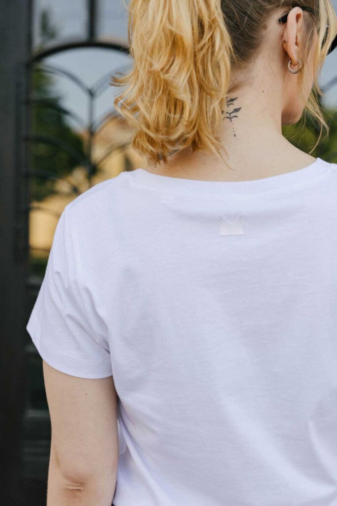 M50 Organic Cotton Women's V-neck T-shirt MĪĻUMS | White