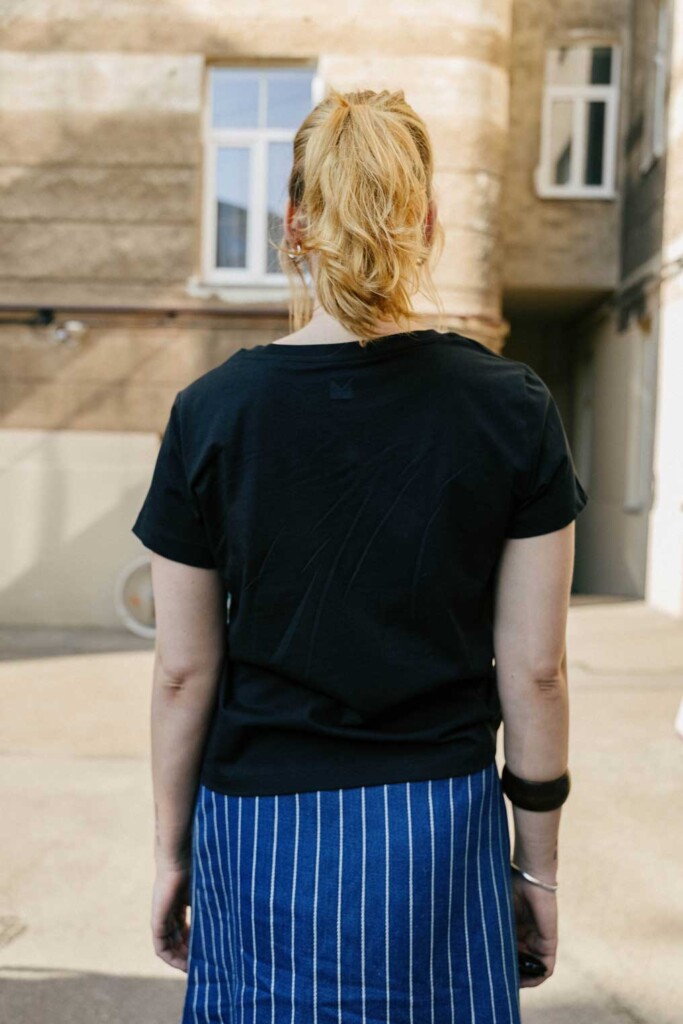 M50 Organic Cotton Women's V-neck T-shirt MĪĻUMS | Black