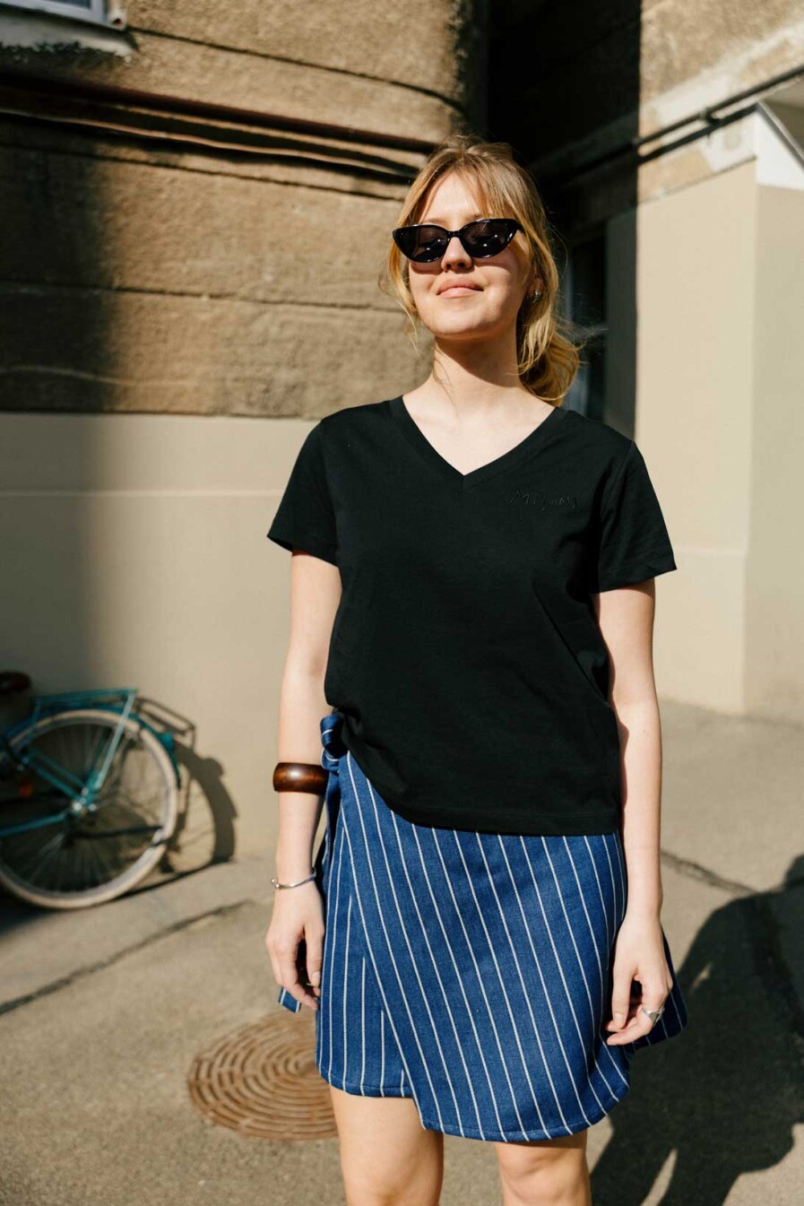 M50 Organic Cotton Women's V-neck T-shirt MĪĻUMS | Black