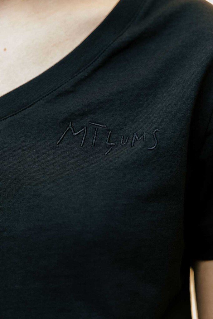 M50 Organic Cotton Women's V-neck T-shirt MĪĻUMS | Black