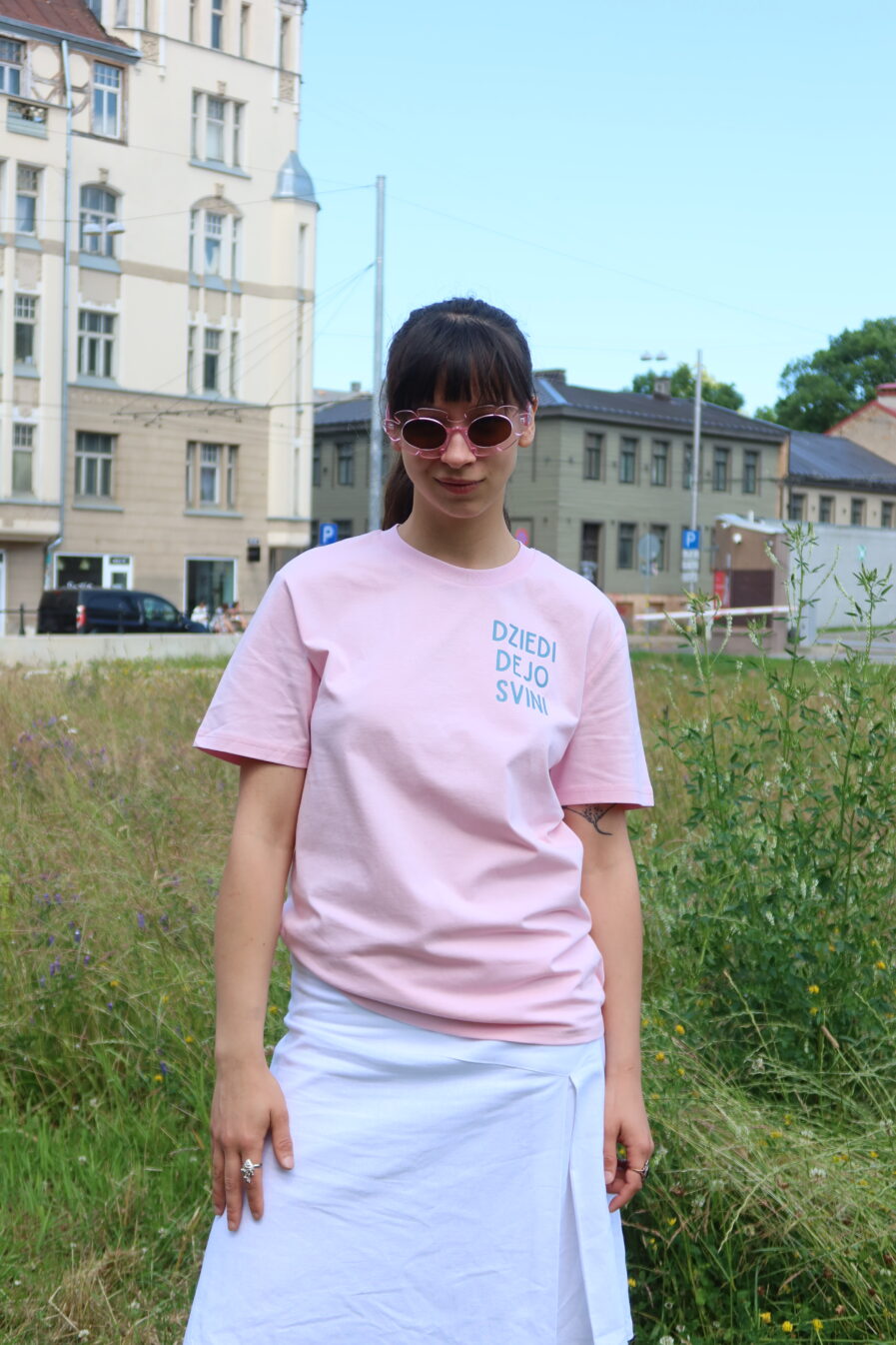 M50 Organic Cotton T-shirt | DZIEDI DEJO SVINI - SING DANCE and CELEBRATE in your heart | Pink