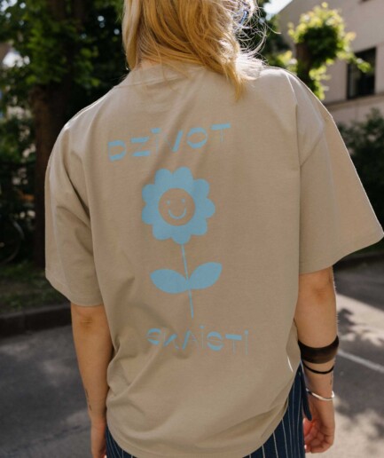 Vaira Vīksne Unisex Organiskās Kokvilnas T-krekls “Dzīvot skaisti”