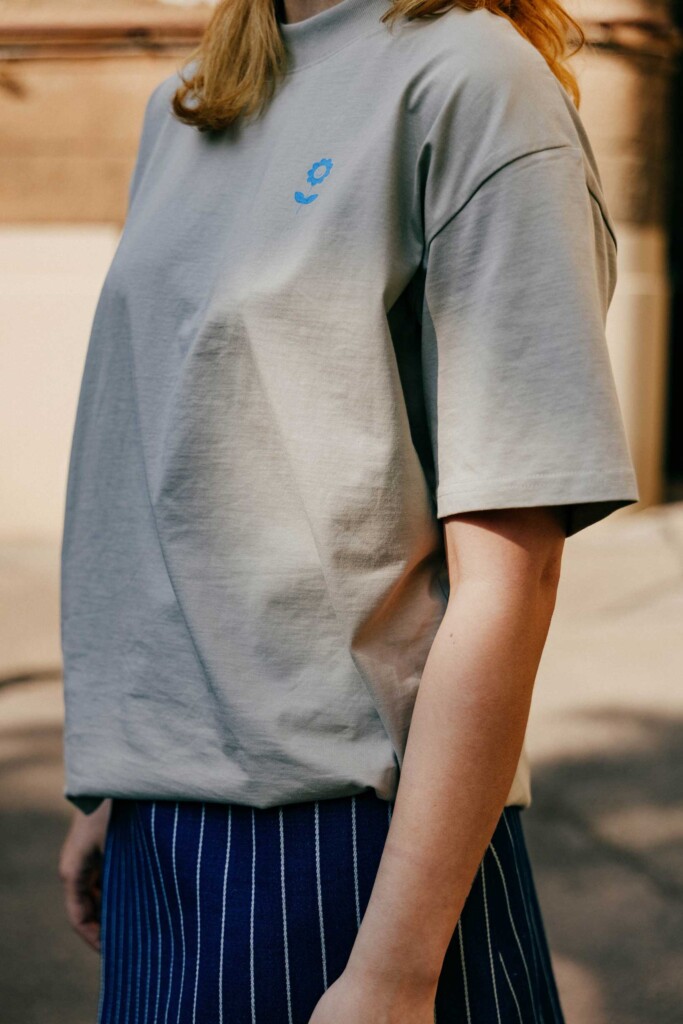 Vaira Vīksne Unisex Organiskās Kokvilnas T-krekls “Dzīvot skaisti”