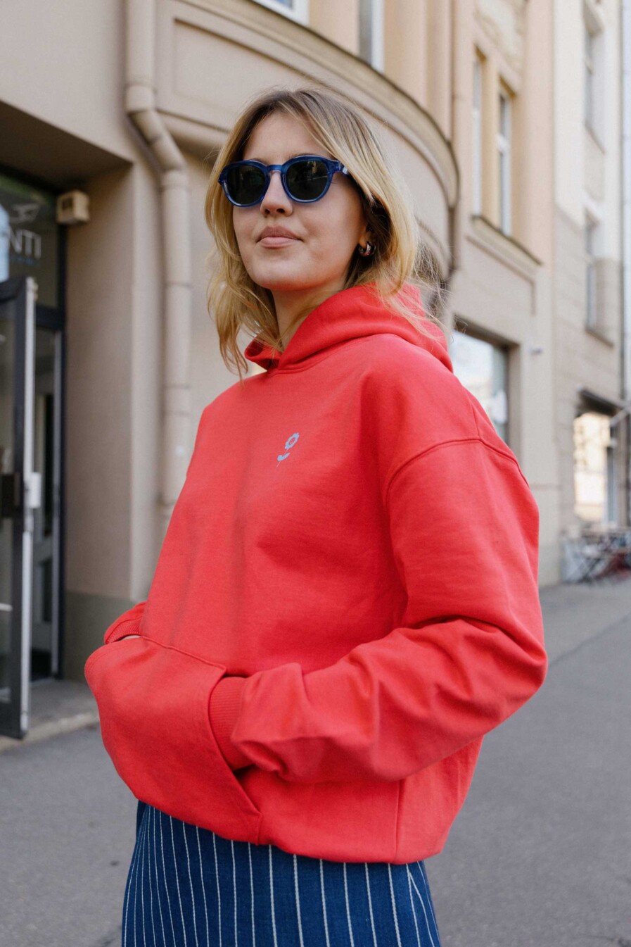Vaira Vīksne Unisex Orgaiskas Kokvilnas Džemperis “Dzīvot skaisti”