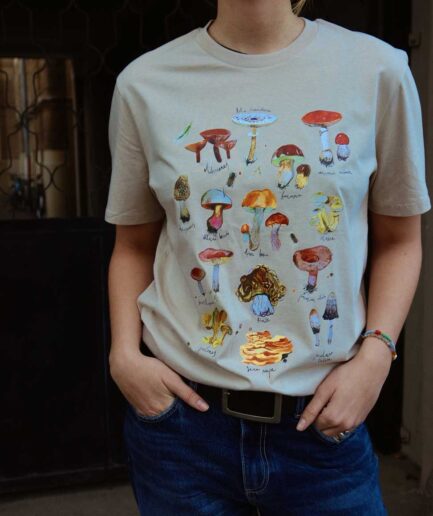 M50 x Zane Veldre Unisex T krekls "Sēnes" | Smilškrāsas