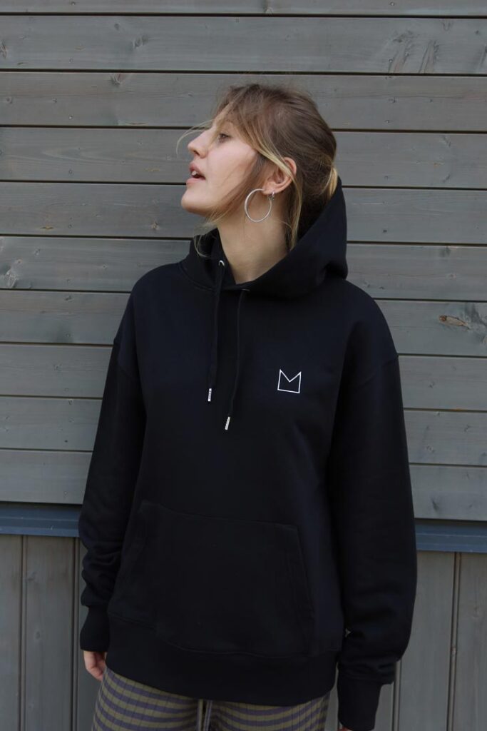 M50 Unisex Džemperis ar kapuci | no signal | Melns