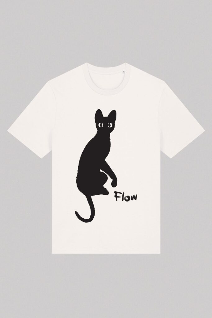 Oficiālais T-krekls godalgotajai animācijas filmai STRAUME / FLOW | Balts | Kaķis 
priekšpusē