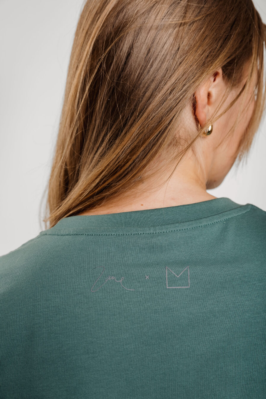 M50 x Zane Veldre Unisex T krekls "Latvijas garšas" | Zaļš