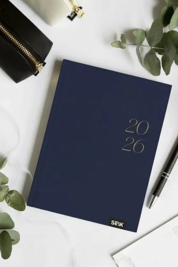 Laimīgais Kalendārs – plānotājs | Tumši zils 2026