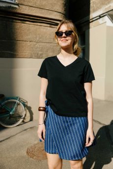 M50 Organic Cotton Women's V-neck T-shirt MĪĻUMS | Black
