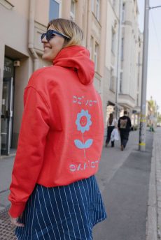 Vaira Vīksne Unisex Orgaiskas Kokvilnas Džemperis “Dzīvot skaisti”